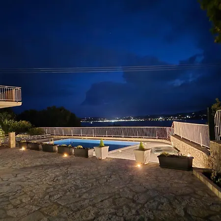 Casa Di Pietro 2 * Farsa